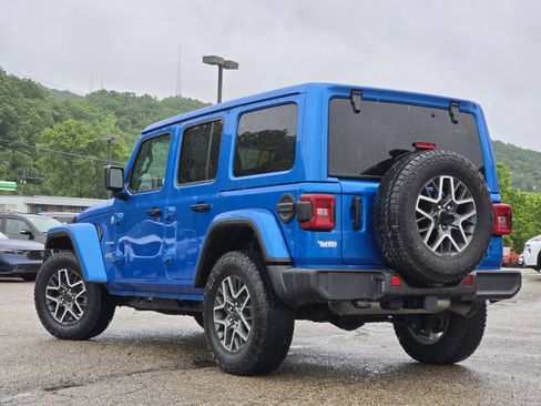 Used 2024 Jeep Wrangler Unlimited Sahara w/ Technology Group AWD/4WD image 10