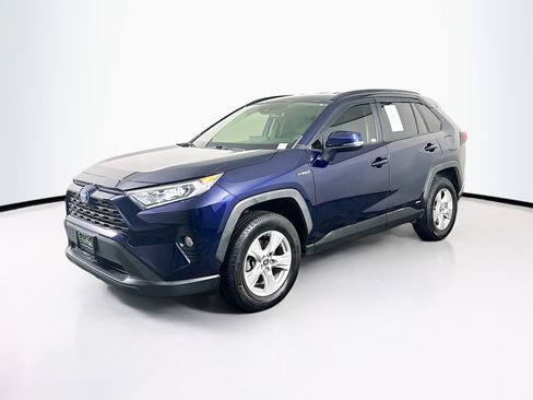 Used 2020 Toyota RAV4 XLE w/ XLE Grade Weather Package image 3