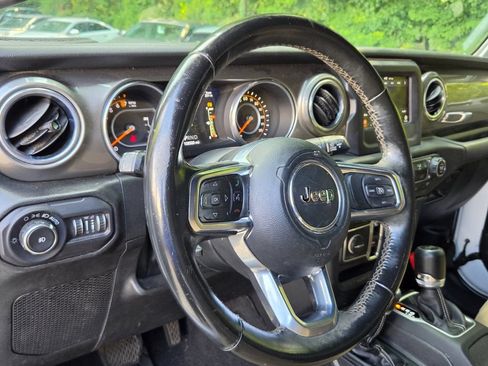 Used 2018 Jeep Wrangler Unlimited Sahara AWD/4WD image 10