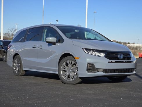 New 2026 Honda Odyssey Touring image 2