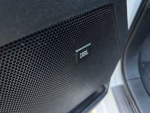 Used 2019 Toyota Sienna SE image 12