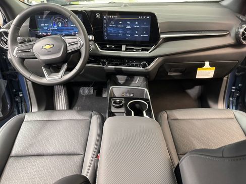 New 2026 Chevrolet Equinox LT w/ Convenience Package II AWD/4WD image 10