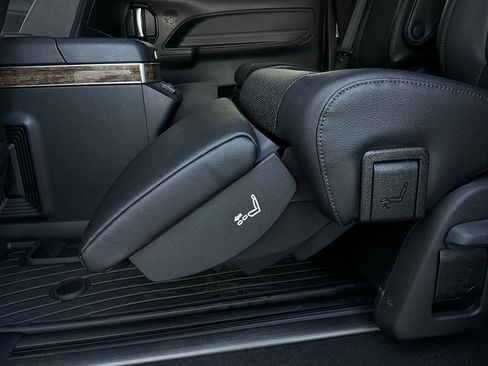 Used 2025 Toyota Sienna Platinum image 13