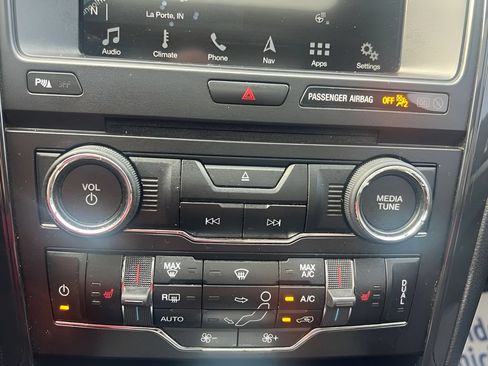 Used 2018 Ford Explorer XLT w/ Equipment Group 202A AWD/4WD image 22