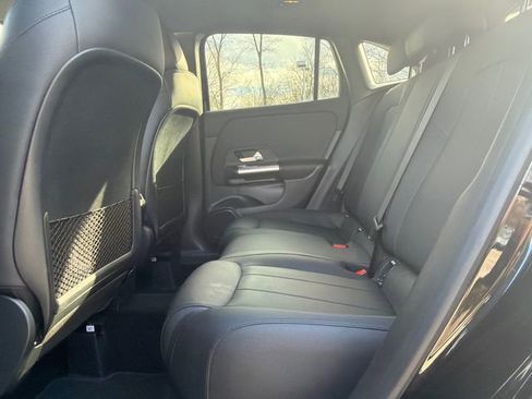 Used 2025 Mercedes-Benz GLA 250 4MATIC image 16