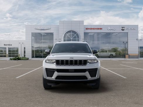 New 2026 Jeep Grand Cherokee Altitude image 6