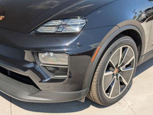 New 2024 Porsche Macan 4 Electric image 12