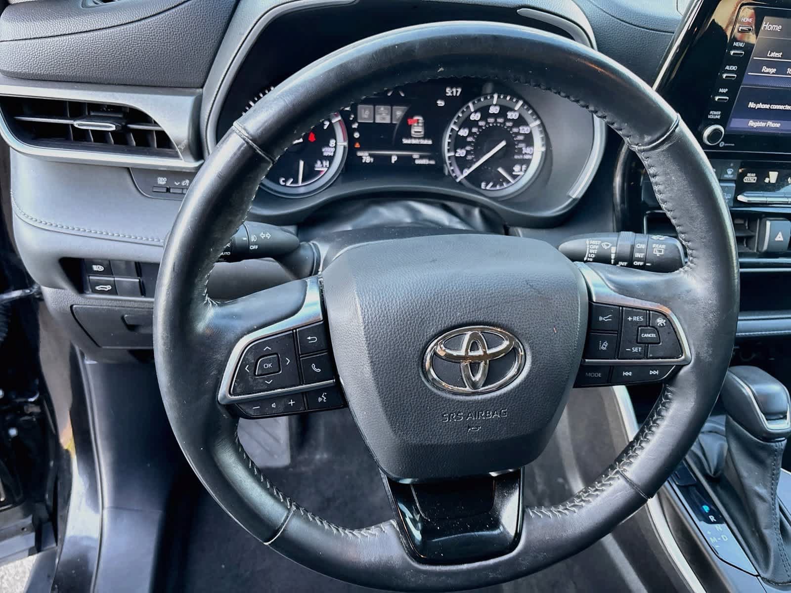 Used 2021 Toyota Highlander XLE FWD image 11