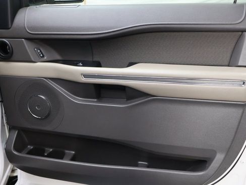 Used 2019 Ford Expedition XLT image 13