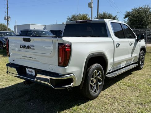 New 2026 GMC Sierra 1500 SLT image 5