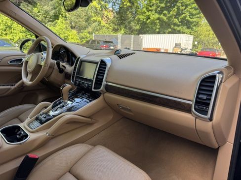 Used 2013 Porsche Cayenne S AWD/4WD image 41