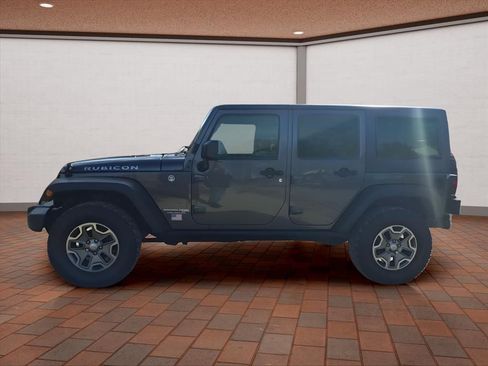 Used 2018 Jeep Wrangler Unlimited Rubicon w/ Connectivity Group AWD/4WD image 4