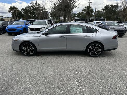 Used 2025 Honda Accord Sport image 3