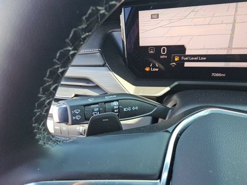 Used 2025 GMC Acadia Elevation w/ Elevation Premium Package FWD image 14