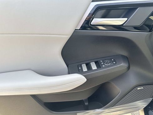 New 2026 Mitsubishi Outlander SE image 13