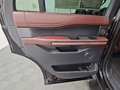 Used 2024 Ford Expedition Limited image 37