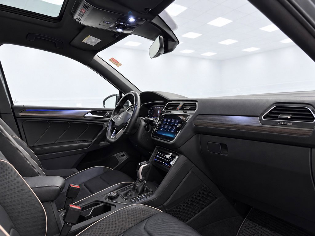 Used 2022 Volkswagen Tiguan SEL R-Line AWD/4WD image 16