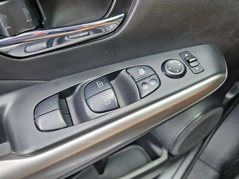 Used 2019 Nissan Kicks SR w/ SR Premium Package FWD image 31