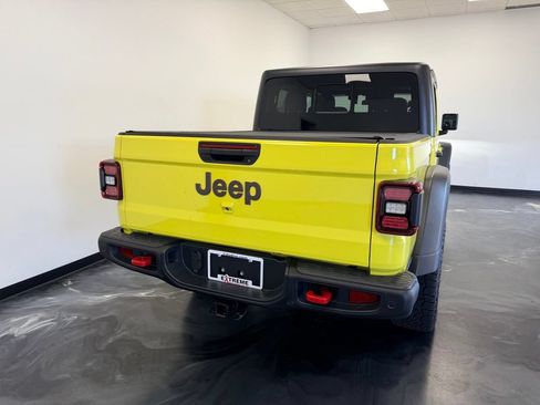Used 2024 Jeep Gladiator Rubicon w/ Convenience Group AWD/4WD image 6