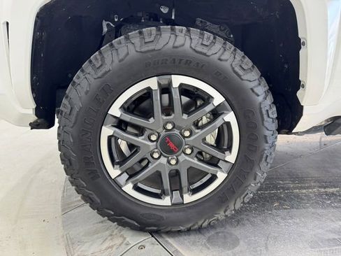 Used 2025 Toyota Tacoma TRD Sport AWD/4WD image 9