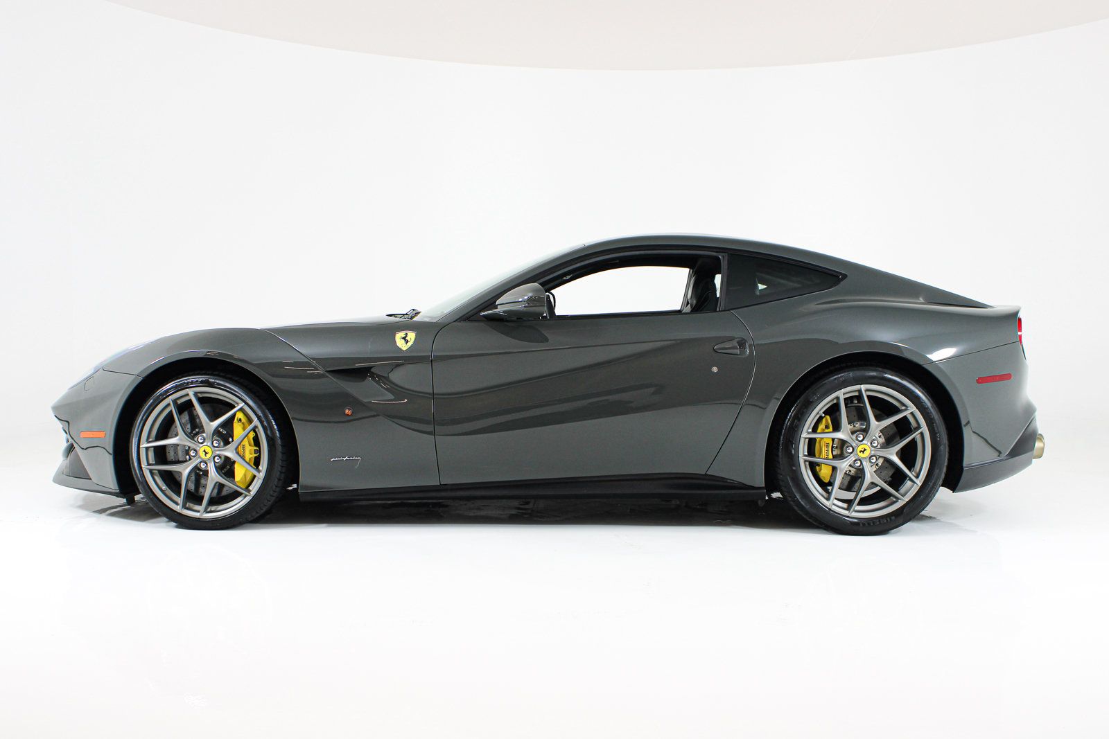 Used 2015 Ferrari F12 Berlinetta RWD image 5