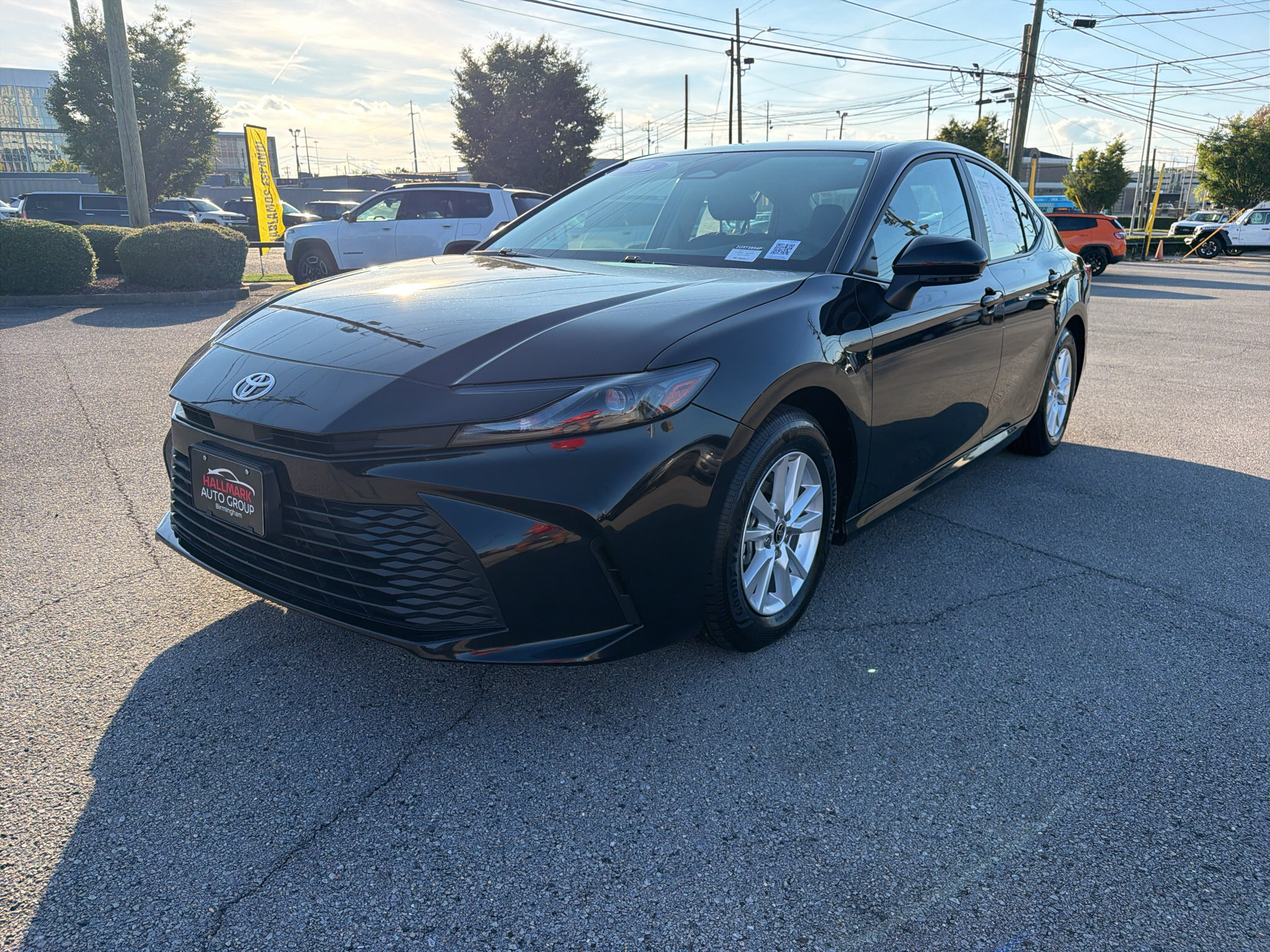 Used 2025 Toyota Camry LE FWD image 1