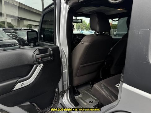 Used 2018 Jeep Wrangler Unlimited Sahara AWD/4WD image 23