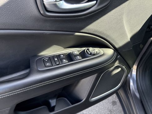 Certified 2021 Jeep Compass Latitude image 15