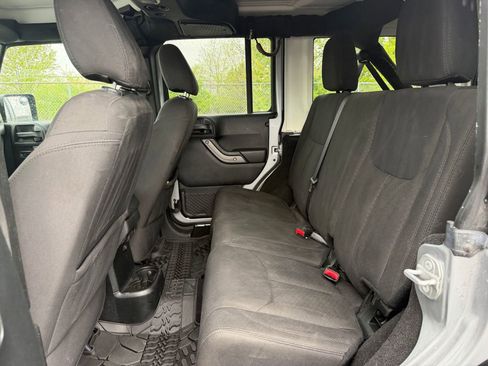 Used 2018 Jeep Wrangler Unlimited Sport S AWD/4WD image 12