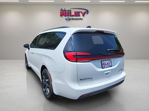 Used 2023 Chrysler Pacifica Touring-L w/ S Appearance Package AWD/4WD image 5