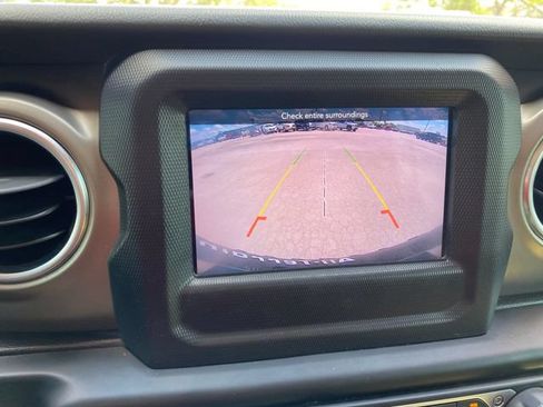 Used 2019 Jeep Wrangler Unlimited Rubicon w/ Dual Top Group AWD/4WD image 18