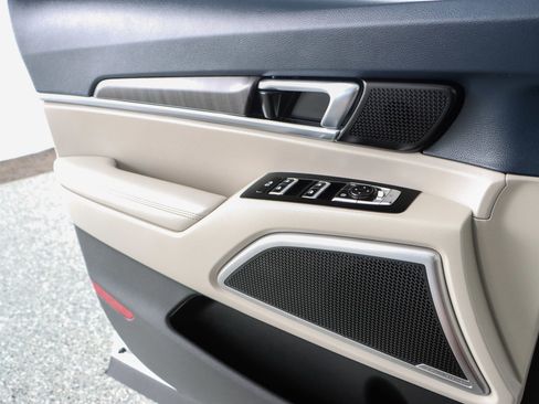 Used 2024 Kia Telluride EX w/ EX Captain's Chair Package image 22