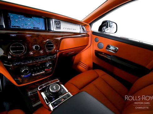 Used 2018 Rolls-Royce Phantom Sedan image 16