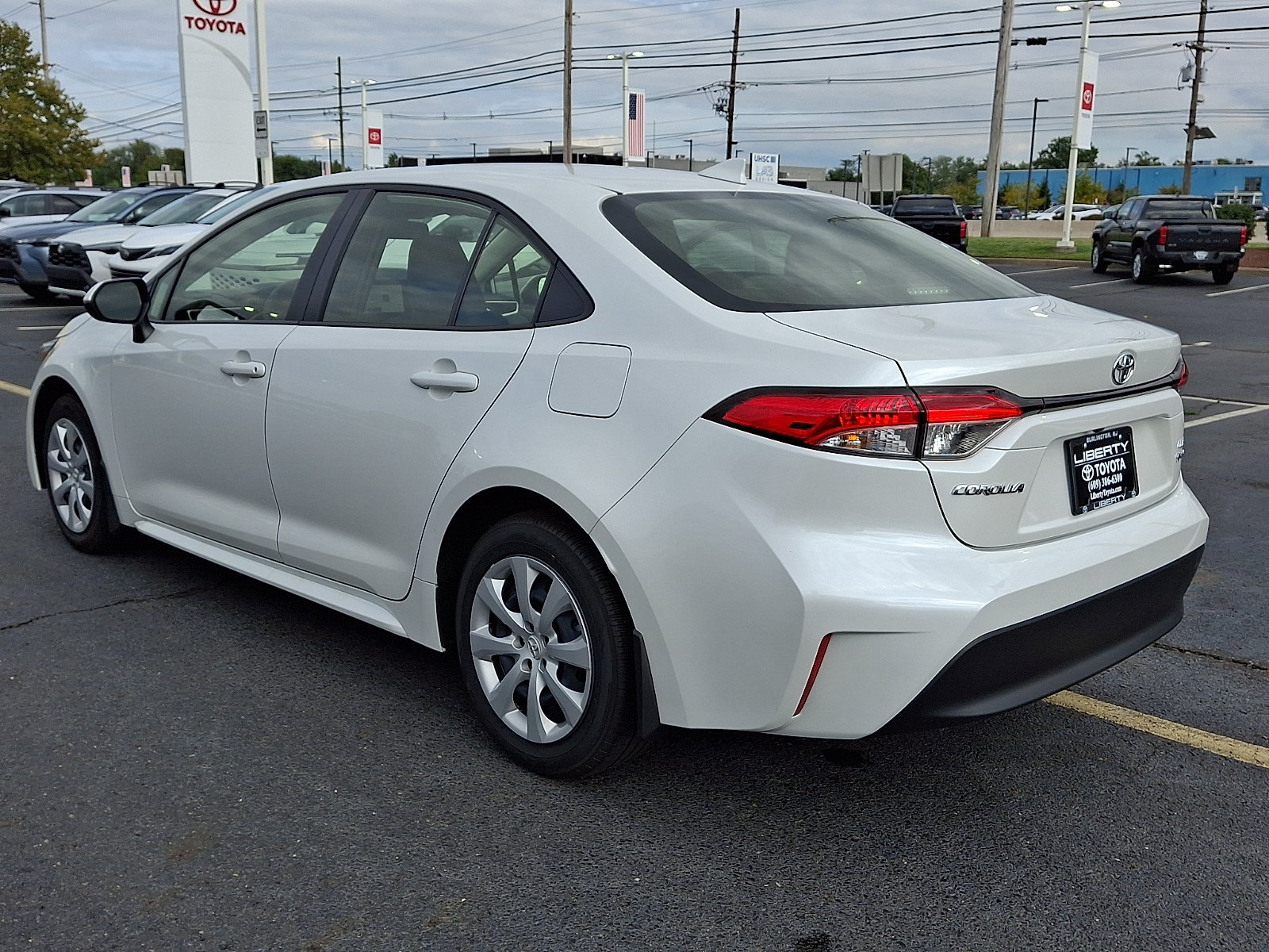 Used 2026 Toyota Corolla LE FWD image 4