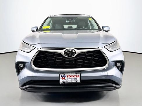 Used 2023 Toyota Highlander XLE AWD/4WD image 9