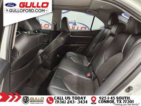 Used 2018 Toyota Camry XSE image 14