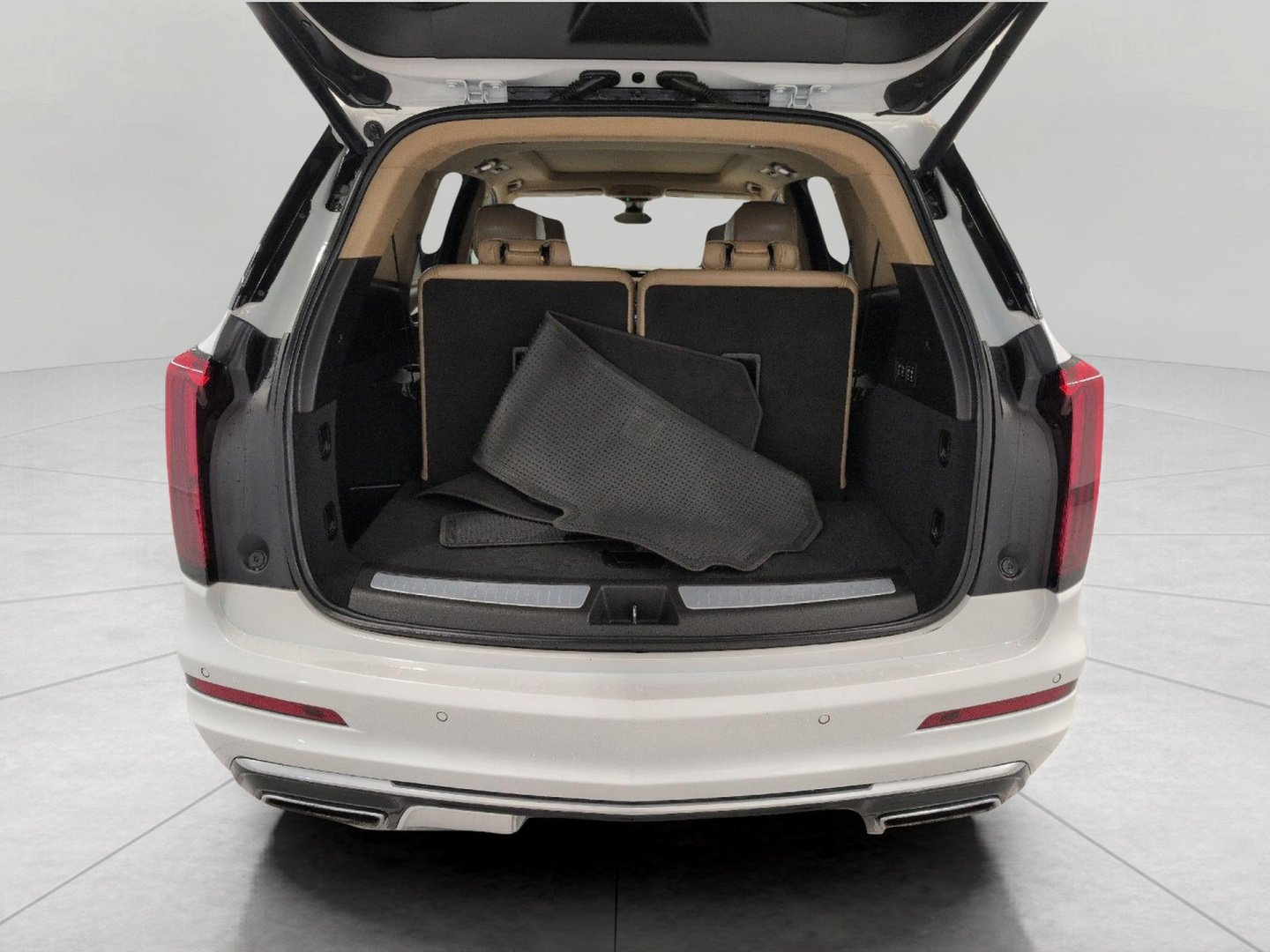 Used 2020 Cadillac XT6 Premium Luxury w/ Platinum Package AWD/4WD image 15