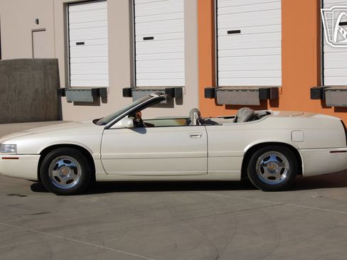 Used 2002 Cadillac Eldorado Touring w/ Preffered Equipment Group image 21