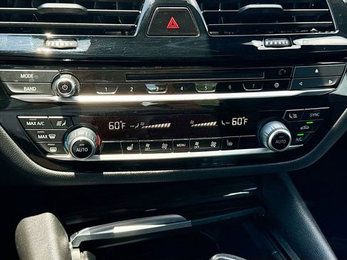 Used 2018 BMW 530e RWD image 35