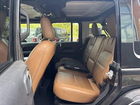Used 2022 Jeep Wrangler Unlimited Sahara AWD/4WD image 12
