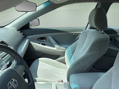 Used 2010 Toyota Camry LE FWD image 12