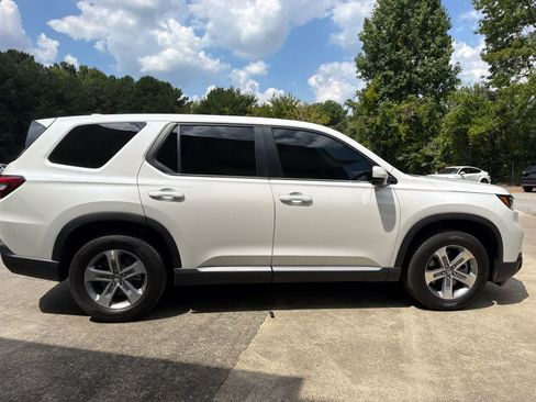 Used 2025 Honda Pilot EX-L image 13