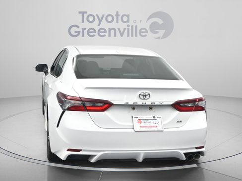Used 2024 Toyota Camry SE image 12