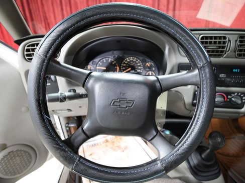 Used 2002 Chevrolet S10 Pickup 2WD Regular Cab image 15