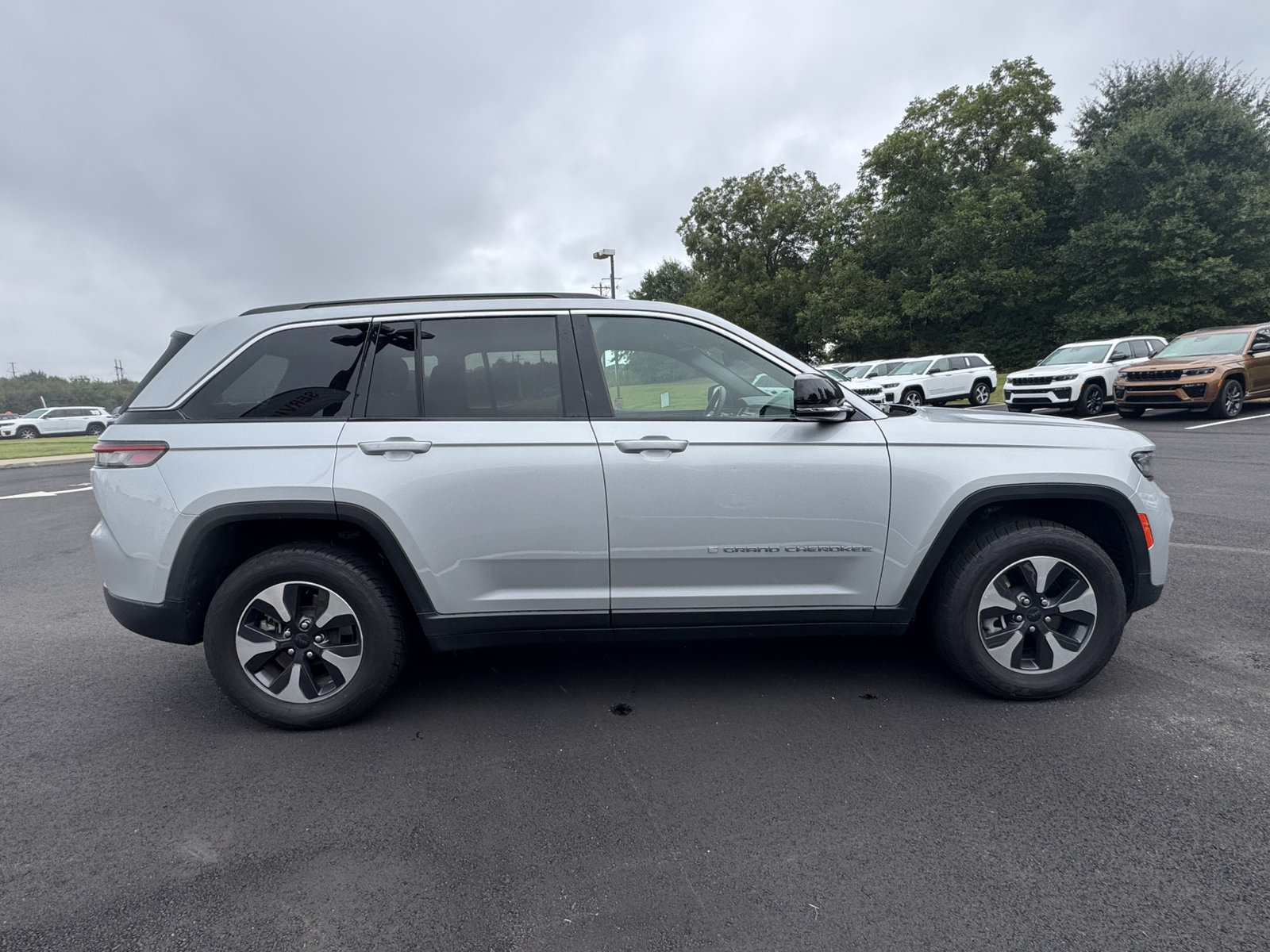 Used 2024 Jeep Grand Cherokee Limited 4xe AWD/4WD image 4