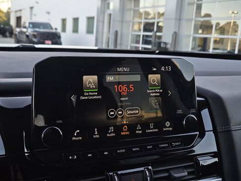 Used 2024 Nissan Pathfinder Platinum image 19