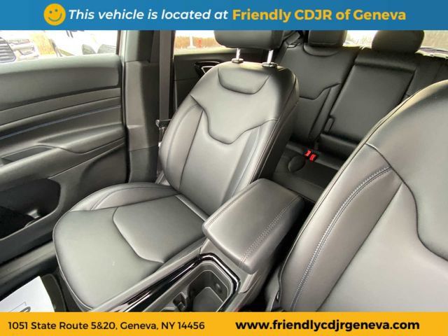 Used 2026 Jeep Compass Limited AWD/4WD image 10
