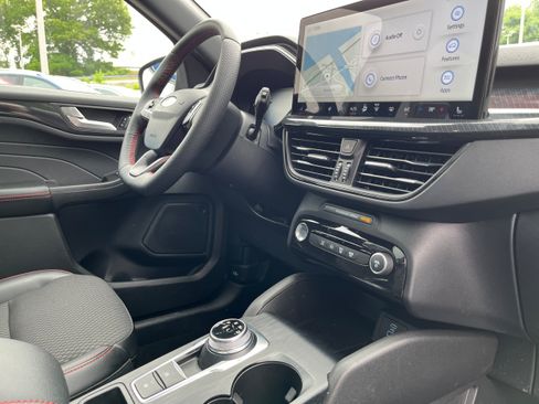 Certified 2023 Ford Escape ST-Line w/ Tech Pack #1 AWD/4WD image 16