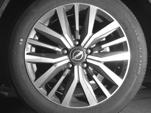 Used 2024 Nissan Kicks SV image 14