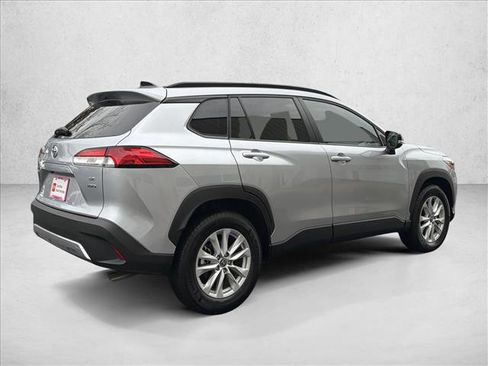 Certified 2025 Toyota Corolla Cross LE image 5